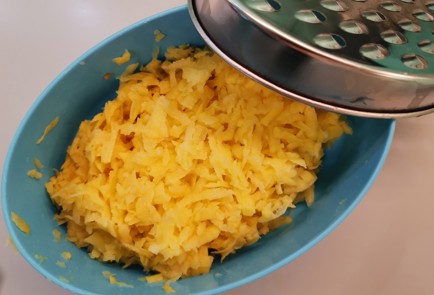 Фото шага рецепта Драники белорусские 188208 шаг 2