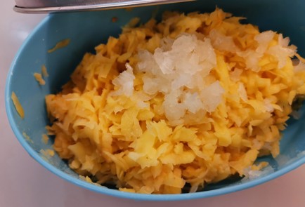 Фото шага рецепта Драники белорусские 188208 шаг 4