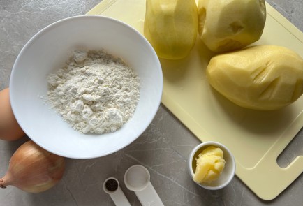 Фото шага рецепта Драники с луком 187785 шаг 1  