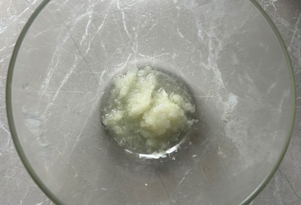 Фото шага рецепта Драники с луком 187785 шаг 2  