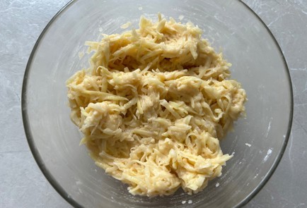 Фото шага рецепта Драники с луком 187785 шаг 7  