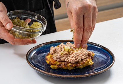 Фото шага рецепта Драники с печенью трески 175751 шаг 10  