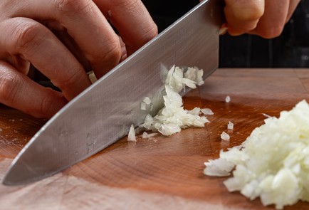 Фото шага рецепта Драники с печенью трески 175751 шаг 3  