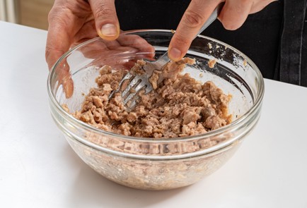 Фото шага рецепта Драники с печенью трески 175751 шаг 8  