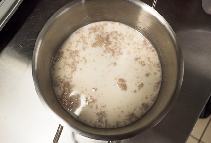 Фото шага рецепта Дрожжевое тесто для пирожков и пирогов 138834 шаг 1