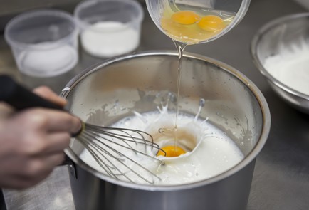 Фото шага рецепта Дрожжевые блины 126579 шаг 1