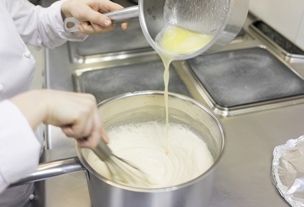 Фото шага рецепта Дрожжевые блины 126579 шаг 4