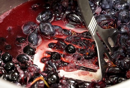 Фото шага рецепта Джем из винограда и черноплодной рябины 152738 шаг 2  