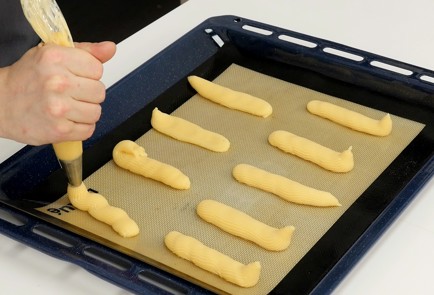 Фото шага рецепта Эклеры с заварным кремом 136670 шаг 4  