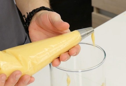 Фото шага рецепта Эклеры с заварным кремом 136670 шаг 6  