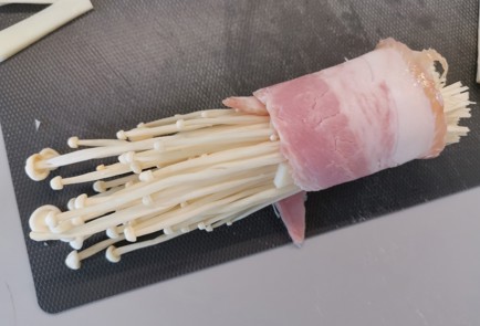 Фото шага рецепта Эноки на сковороде 190139 шаг 5  