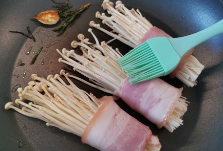 Фото шага рецепта Эноки на сковороде 190139 шаг 7  