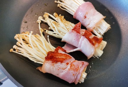 Фото шага рецепта Эноки на сковороде 190139 шаг 8  