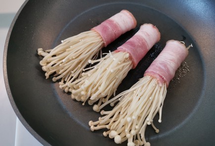 Фото шага рецепта Эноки 189827 шаг 4  