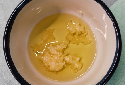 Фото шага рецепта Эринги жаренные в чесночном масле 152762 шаг 2  