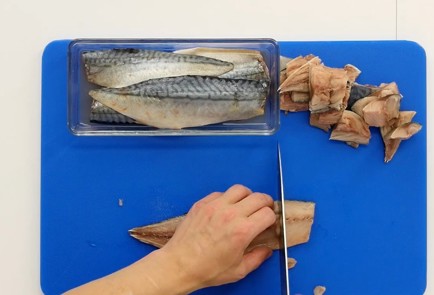 Фото шага рецепта Маринованная скумбрия эскабече 125548 шаг 2  