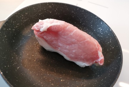 Фото шага рецепта Эскалоп из свинины 189930 шаг 1  