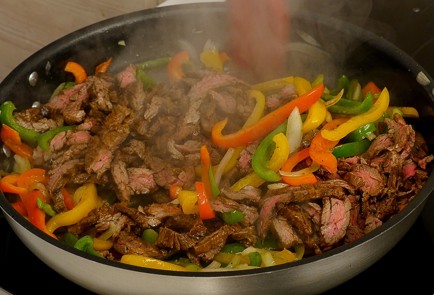 Фото шага рецепта Мексиканская закуска фахита 104263 шаг 8  