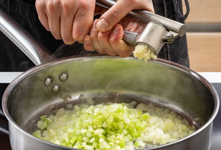 Фото шага рецепта Фаршированная капуста с соусом бешамель 188905 шаг 3  