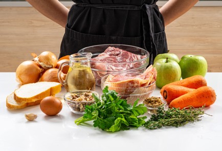 Фото шага рецепта Фаршированная свиная шея с яблочнолуковым соусом 189029 шаг 1  