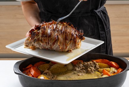 Фото шага рецепта Фаршированная свиная шея с яблочнолуковым соусом 189029 шаг 10  