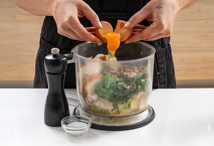 Фото шага рецепта Фаршированная свиная шея с яблочнолуковым соусом 189029 шаг 6  