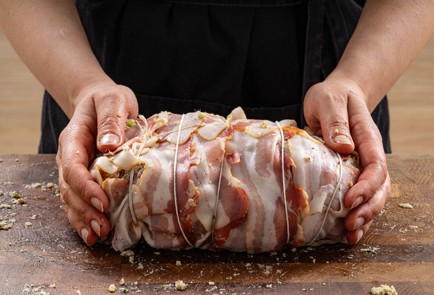 Фото шага рецепта Фаршированная свиная шея с яблочнолуковым соусом 189029 шаг 8  