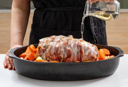 Фото шага рецепта Фаршированная свиная шея с яблочнолуковым соусом 189029 шаг 9  