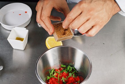 Фото шага рецепта Фаршированные кальмары на тартаре из томатов 30400 шаг 5  