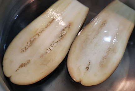 Фото шага рецепта Фаршированные баклажаны с пикантной начинкой 152368 шаг 1  