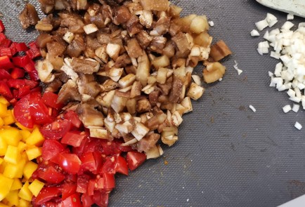 Фото шага рецепта Фаршированные баклажаны с пикантной начинкой 152368 шаг 3  