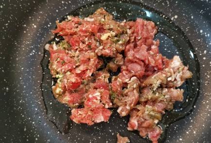 Фото шага рецепта Фаршированные баклажаны с пикантной начинкой 152368 шаг 4  