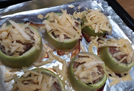 Фото шага рецепта Фаршированные кабачки под сыром 189160 шаг 8  