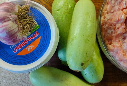 Фото шага рецепта Фаршированные кабачки в духовке 190232 шаг 1  