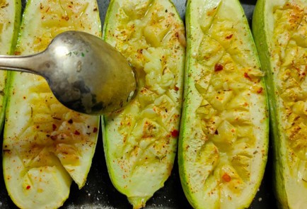 Фото шага рецепта Фаршированные кабачки в духовке 190232 шаг 5  