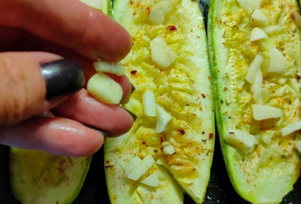 Фото шага рецепта Фаршированные кабачки в духовке 190232 шаг 7  