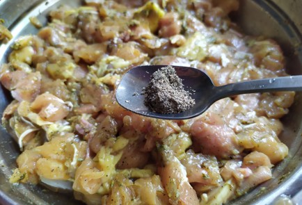 Фото шага рецепта Фаршированные окорочка 190090 шаг 3  