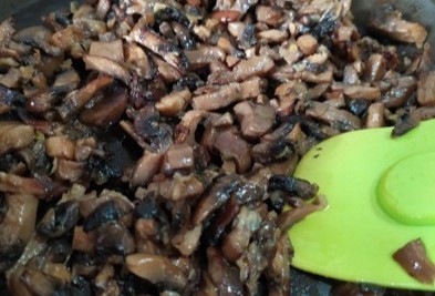 Фото шага рецепта Фаршированные окорочка 190090 шаг 6  