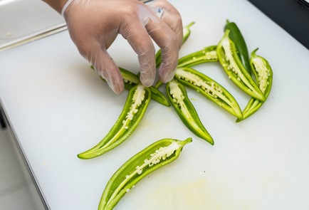 Фото шага рецепта Фаршированные острые перцы 138560 шаг 7  