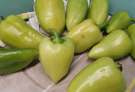 Фото шага рецепта Фаршированные перцы с томатной пастой 190606 шаг 1  
