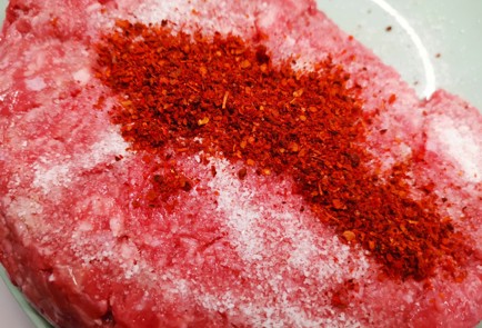 Фото шага рецепта Фаршированные перцы с томатной пастой 190606 шаг 2  