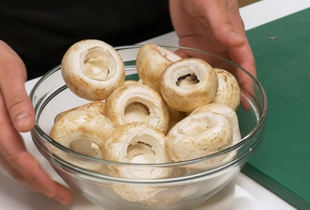 Фото шага рецепта Фаршированные шампиньоны 140199 шаг 1  