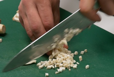 Фото шага рецепта Фаршированные шампиньоны 140199 шаг 2  