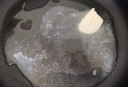 Фото шага рецепта Фаршированные шампиньоны 186389 шаг 3  