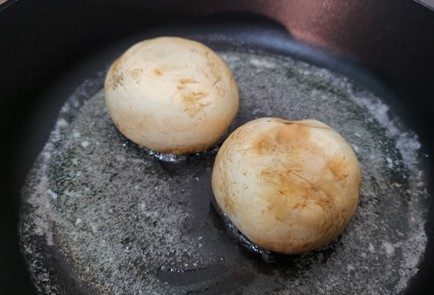 Фото шага рецепта Фаршированные шампиньоны 186389 шаг 4  