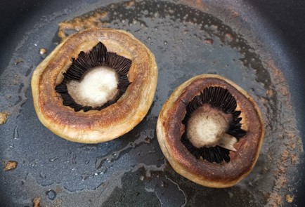 Фото шага рецепта Фаршированные шампиньоны 186389 шаг 5  