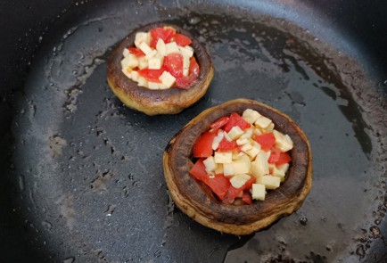 Фото шага рецепта Фаршированные шампиньоны 186389 шаг 8  