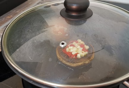 Фото шага рецепта Фаршированные шампиньоны 186389 шаг 9  