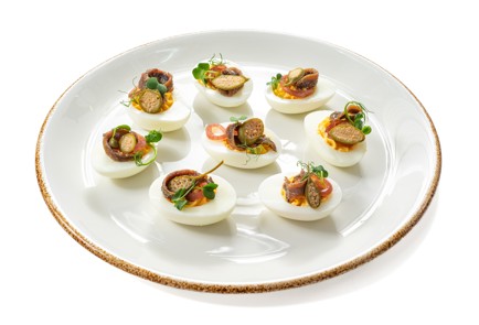 Фото шага рецепта Фаршированные яйца с анчоусом и маринованным луком 175396 шаг 10  