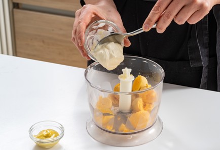 Фото шага рецепта Фаршированные яйца с анчоусом и маринованным луком 175396 шаг 4  